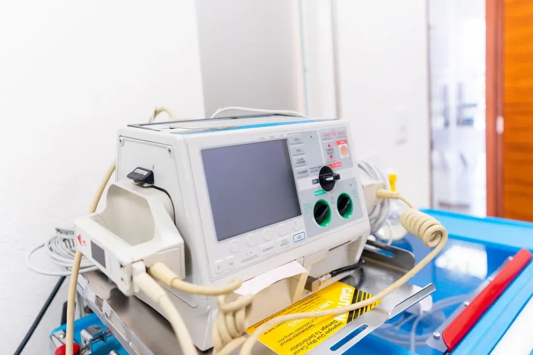 Desfibrilador em unidade hospitalar